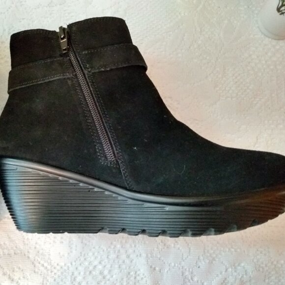 Skechers boots, size 8, black suede - Picture 8 of 11